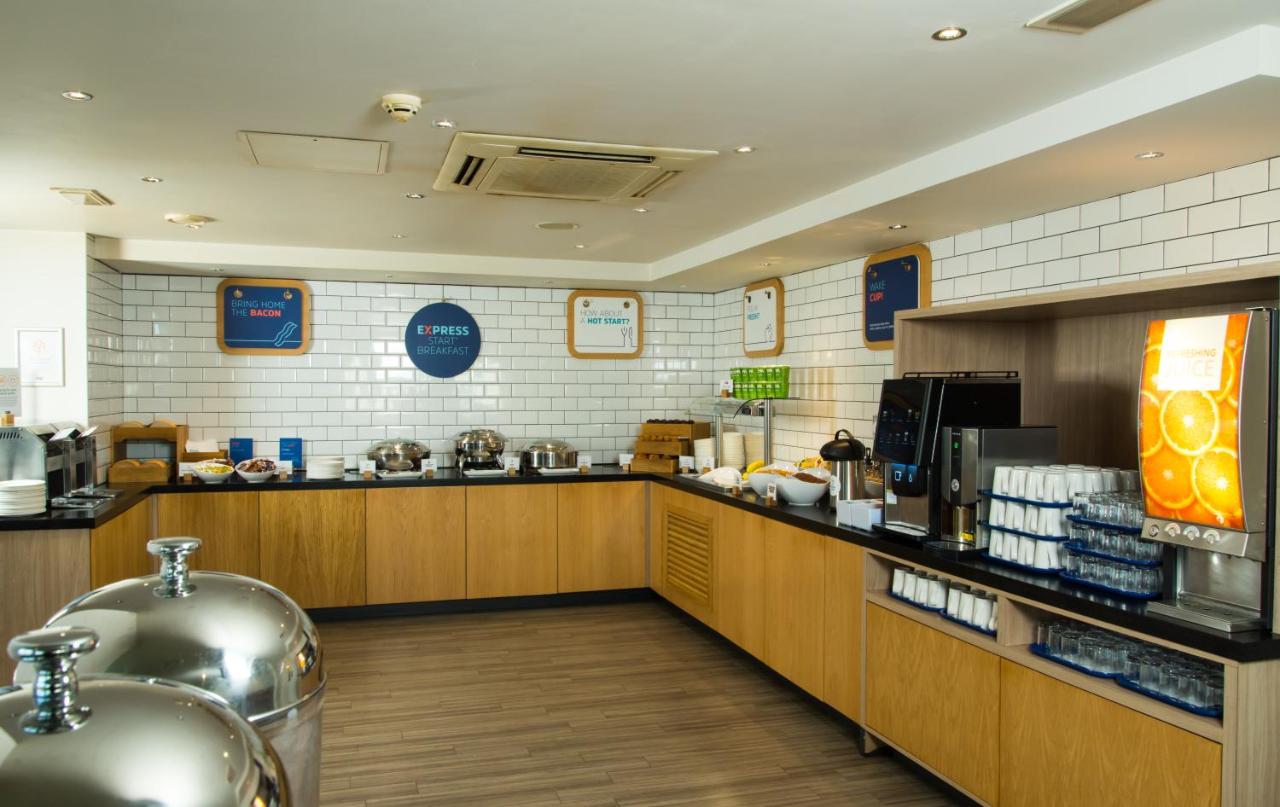 a fast food restaurant with a kitchen with a counter at Holiday Inn Express Bath by IHG in Bath